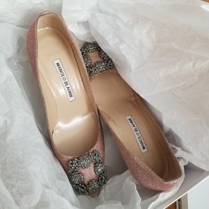 🚫SOLD🚫 Manolo blahnik hangisi